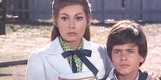 Luisa Baratto (Liz Barrett) as Maggie with Marco Stefanelli as Tony Murphy in Gunman Sent by God (1969)