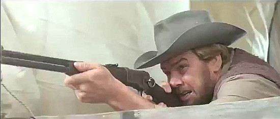 Paolo Magalotti as Kenneth MacGregor in Seven Guns for the MacGregors (1967)