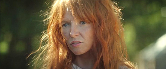 Stef Dawson as Julie Richards in Painted Woman (2017)