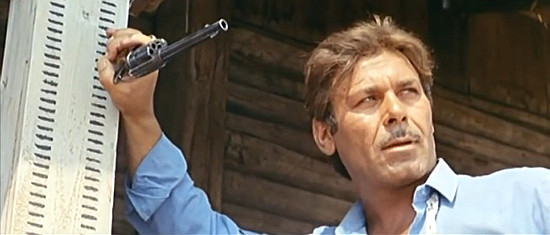 Vincenzo Musolino (Bill Jackson) as hired gun Hondo in Don't Wait, Django, Shoot! (1967)