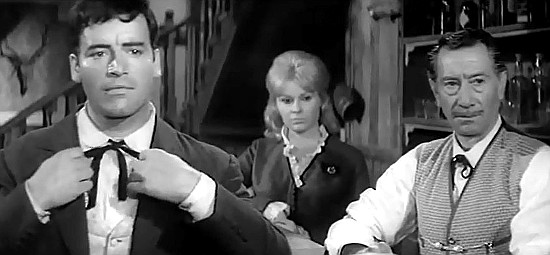 George Martin as Tom Bogarde, Silvia Solar as Taffy and Miguel Del Castillo as the bartender in Tomb of the Pistolero (1964)