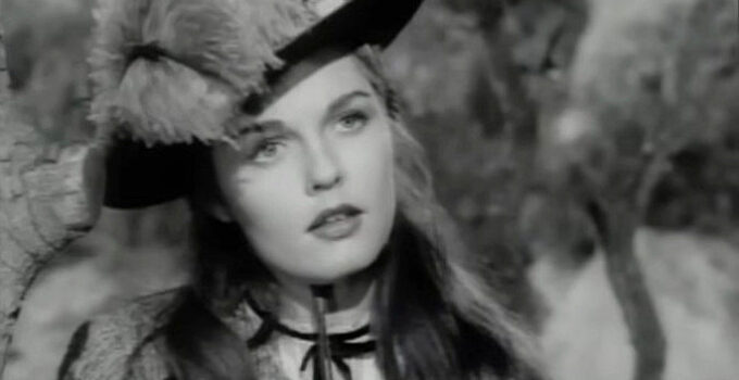 Luana Patten as Hannah Hawker, one of the prizes men are fighting over in Shoot Out at Big Sag (1962)