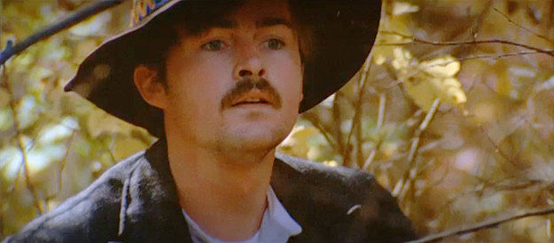 The cowboy searching for his brother and spotting a pretty blonde in The Wicked Die Slow (1968)