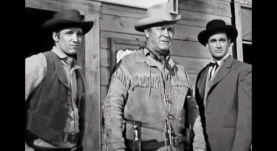 George Kramer as Deputy Tom Ames, Guinn Williams as Bigfoot and Jeff Morrow as Marshal Kirk Reed, watching the arrival of the five female inmates in Five Bold Women (1959)