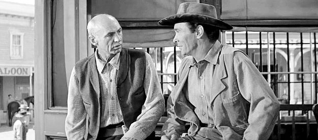 Hank Worden as Marshal Chisum, receiving advice to leave town from Griff Bonnell (Barry Sullivan) in Forty Guns (1957)