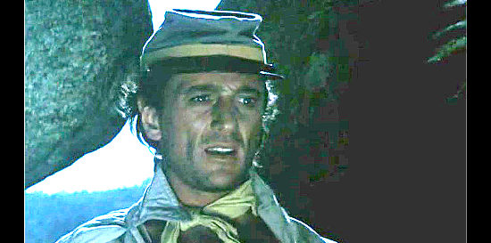 Emilio Linder as Frank, the soldier from whom Yari escapes, in Scalps (1987)