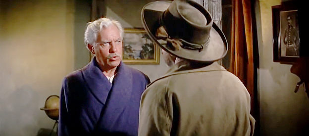 Warner Anderson as Col. Wagner, the officer determined to track down stolen rifles in Rio Conchos (1964)