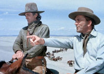 Robert Mitchum as Dick Summers and Kirk Douglas as William Tadlock in The Way West (1967)