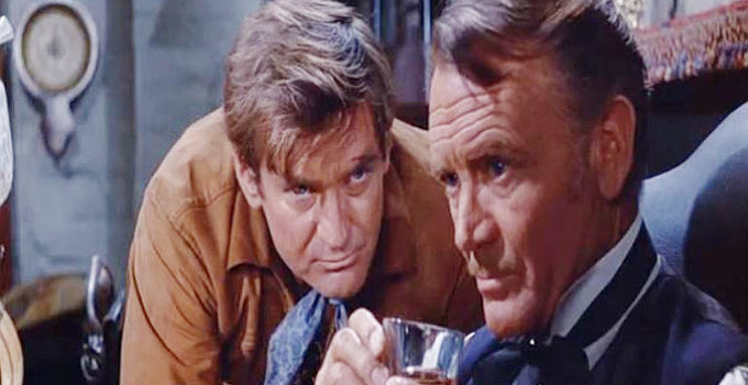 Rod Taylor as Chuka in yet another disagreement with Col. Valois (John Mills) in Chuka (1967)