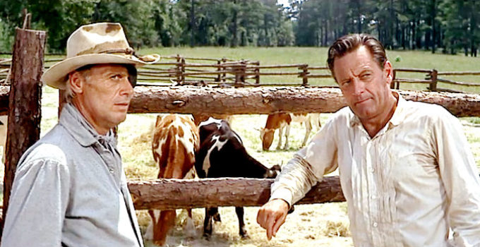Richard Widmark as Col. Tom Rossiter and William Holden as Alvarez Kelly in Alvarez Kelly (1966)
