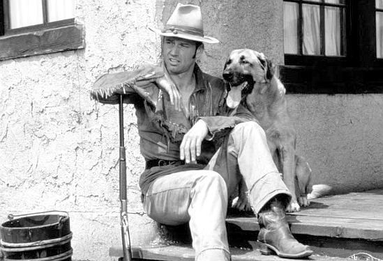 Ralph Taeger as Hondo Lane with his dog, Sam, in Hondo and the Apaches (1967)