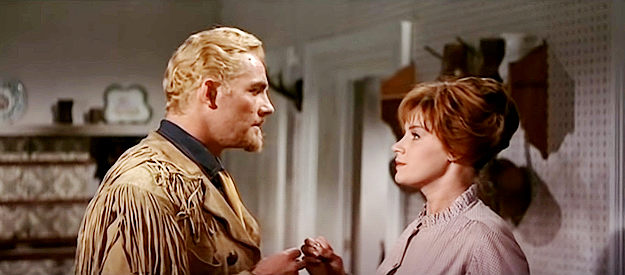 Robert Shaw as George Custer bidding farewell to Elizabeth (Mary Ure) before riding off against the Sioux in Custer of the West (1967)
