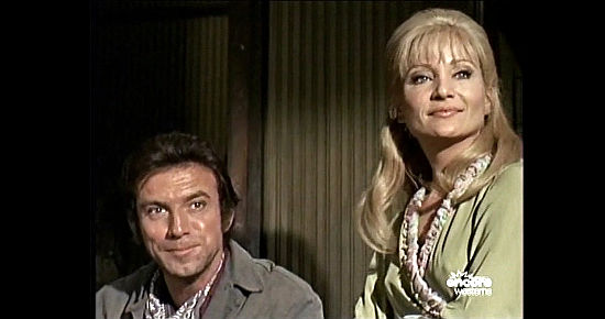 Anthony Franciosa as Gannon with Susan Oliver as Matty in A Man Called Gannon (1968)