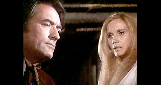 Gregory Peck as Sam Varnet and Eva Marie Saint as Sarah Carver as trouble nears in The Stalking Moon (1968)