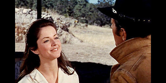 Katherine Justice as Nora Evers, a young woman infatuated with Van Morgan (Dean Martin) in Five Card Stud (1968)