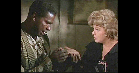 Ossie Davis as Joseph Winfield Lee tells a fortune for Kate (Shelley Winters) in The Scalphunters (1968)