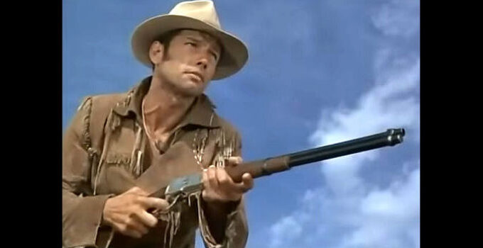 Ralph Taeger as Hondo Lane springing into action in Hondo and the Apaches (1967)