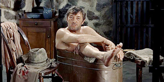 Robert Mitchum as J.P. Harrah, taking an oft-interrupted bath in the jail in El Dorado (1967)