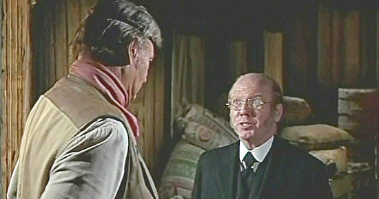 John Fielder as Lawyer Daggett settles accounts with Rooster Cogburn (John Wayne) in True Grit (1969)