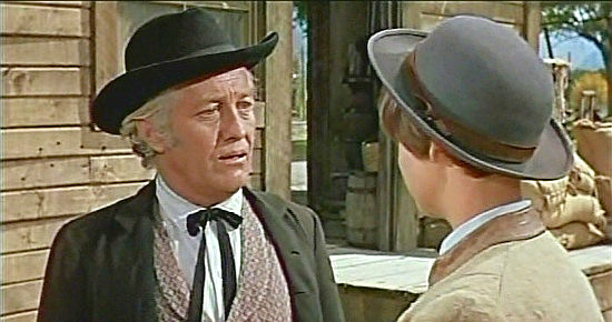 Strother Martin as Col. G. Stonehill negotiates with Mattie Ross (Kim Darby) in True Grit (1969)