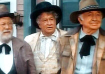 Edgar Buchanan as Jason Flitch, Chill Wills as George Agnew and Walter Brennan as Nash Crawford in The Over the Hill Gang (1969)