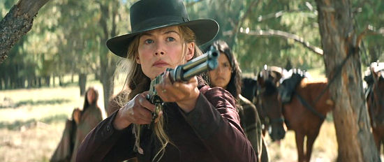 Rosamund Pike as Rosalee Quaid in Hostiles (2017) | Once Upon a Time in ...