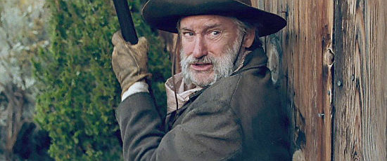 Bill Pullman as Lefty Brown about to confront some thieves in The Ballad of Lefty Brown (2017)