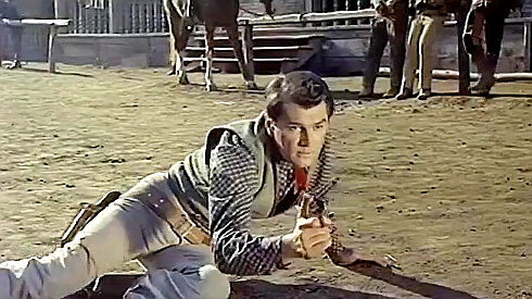 Edmund Purdom as Sheriff Roger Brown in a gunfight in Gun Shy Piluk (1968)