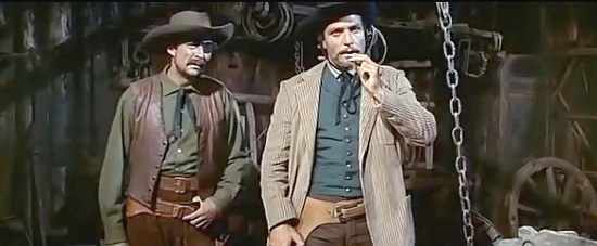 Mirko Ellis as Joe Barker and Rik Battaglia as Dixon, members of the outlaw gang in Apache's Last Battle (1964)