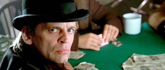 Klaus Kinski as Doc Foster, the fast gun Joe Thanks challenges in A Genius, Two Partners and a Dupe (1975)