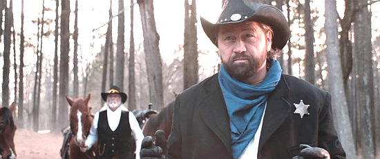 Chris Mullinix as the bigoted Marshal Franks, out to arrest Reeves in Hell on the Border (2019)