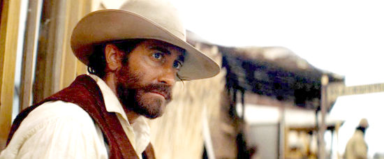 Jaake Gyllenhaal as John Morris, tracking prey for the Sisters brothers in The Sisters Brothers (2018)