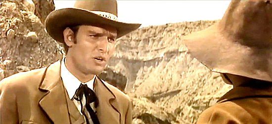Claudio Undari (Robert Hundar) confronts a would-be thief in Dollars for a Fast Gun (1966)