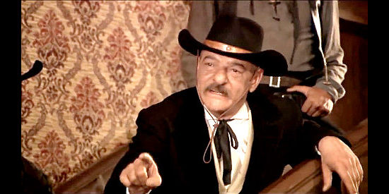 Livio Lorenzon as Lash Bogart, making a point with his saloon patrons in The Winchester Does Not Forgive (1967)