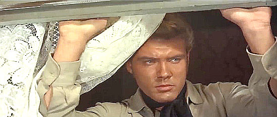 Kirk Morris as Jeff Smart gets a look at the trouble in Lake City from his hotel room in I'll Die for Vengeance (1968)