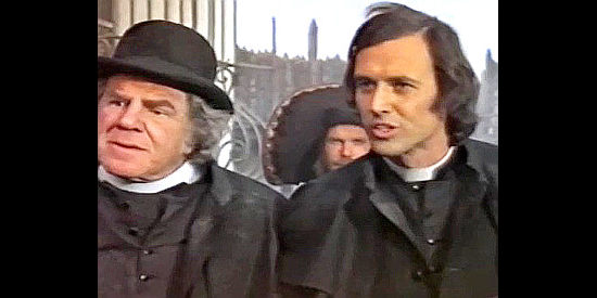 Lionel Stander as Sam Thompson and Riccardo Salvino as John learn about a planned attack on a train loaded with gold in Hallelujah to Vera Cruz (1973)