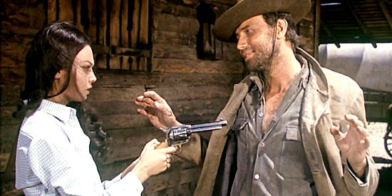 Luciana Gilli as Jane Wilson has Shenandoah (Anthony Steffen) under her gun in Coffin for a Sheriff (1965)