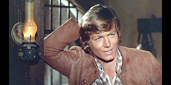 Peter Lee Lawrence as Danny O'Hara reveals another suspect in his dad's death in Prey of the Vultures (1972)