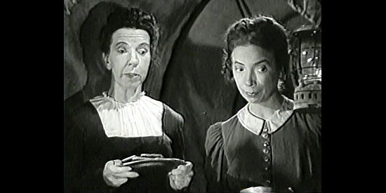 Renie Riano as Lucy Lovejoy and Sara Haden as her sister Tillie in Bad Bascomb (1946)