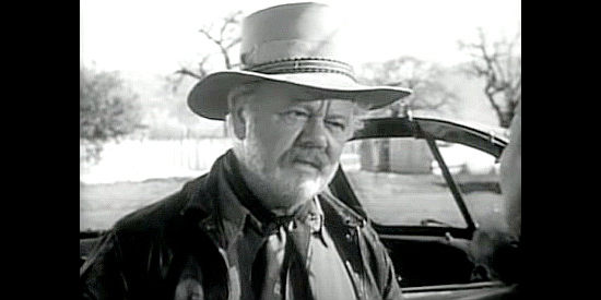 Charles Winninger as Waco, warning Molly about Duke in A Lady Takes a Chance (1943)