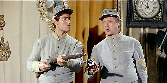 Lando Buzzanca as Private Ringo and Raimondo Vianello as Sgt. Gringo about to capture some Yankees in Ringo and Gringo Against All (1966)