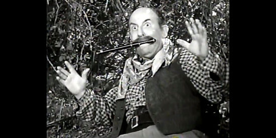 Andrew Tombes as Tennessee, a flute-playing bandit about to be robbed in Texas (1941)