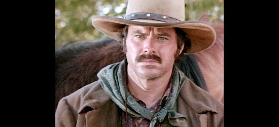 Robert Ulrich as Jake Spoon, wondering what he's gotten involved in in Lonesome Dove (1989)