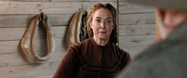 Elizabeth Marvel as Ella Gannett, the first white able to communicate with Johanna in News of the World (2020)