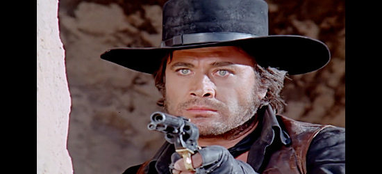 Cuneyt Arkin as Keskin, back in gunfighter mode in The Little Cowboy (1973)