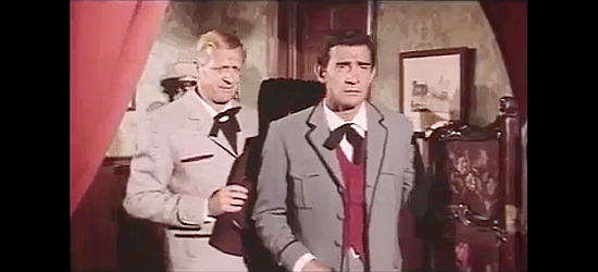 Good twins Jonathan (Raimondo Vianello) and Ezechial (Walter Chiari) negotiate with a saloon owner in The Twins from Texas (1964)