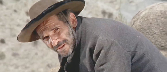 Jose Manuel Martin as Juan, a member of the holdup gang in Man, Pride and Vengeance (1967)