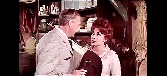 Marta May as Betty, trying to coax Jonathan (Raimondo Vianello) into being a bit less shy in The Twins from Texas (1964)