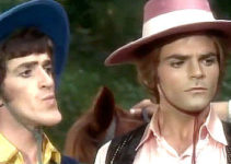 Ugo Fangareggi as Dave and Antonio Di Leo as Bob, finding themselves chased by two gangs in Seven Nuns in Kansas City (1973)