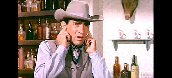 Walter Chiari as Mike, braces for trouble he knows is coming in Heroes of the West (1964)